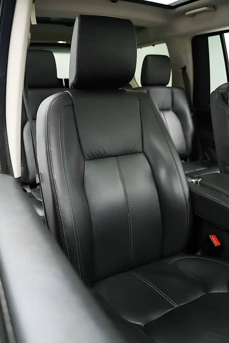 Used 2011 Land Rover Discovery 4 Hse Silver - Interior and Exterior details 11