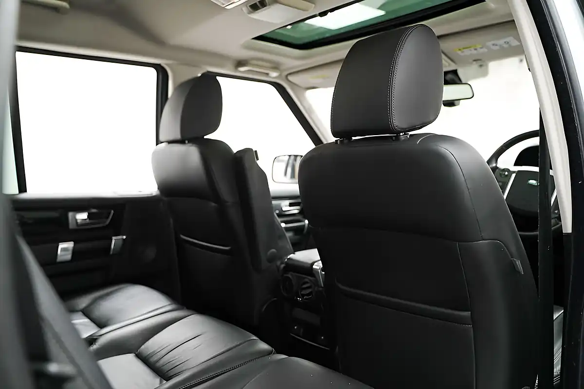 Used 2011 Land Rover Discovery 4 Hse Silver - Interior and Exterior details 14