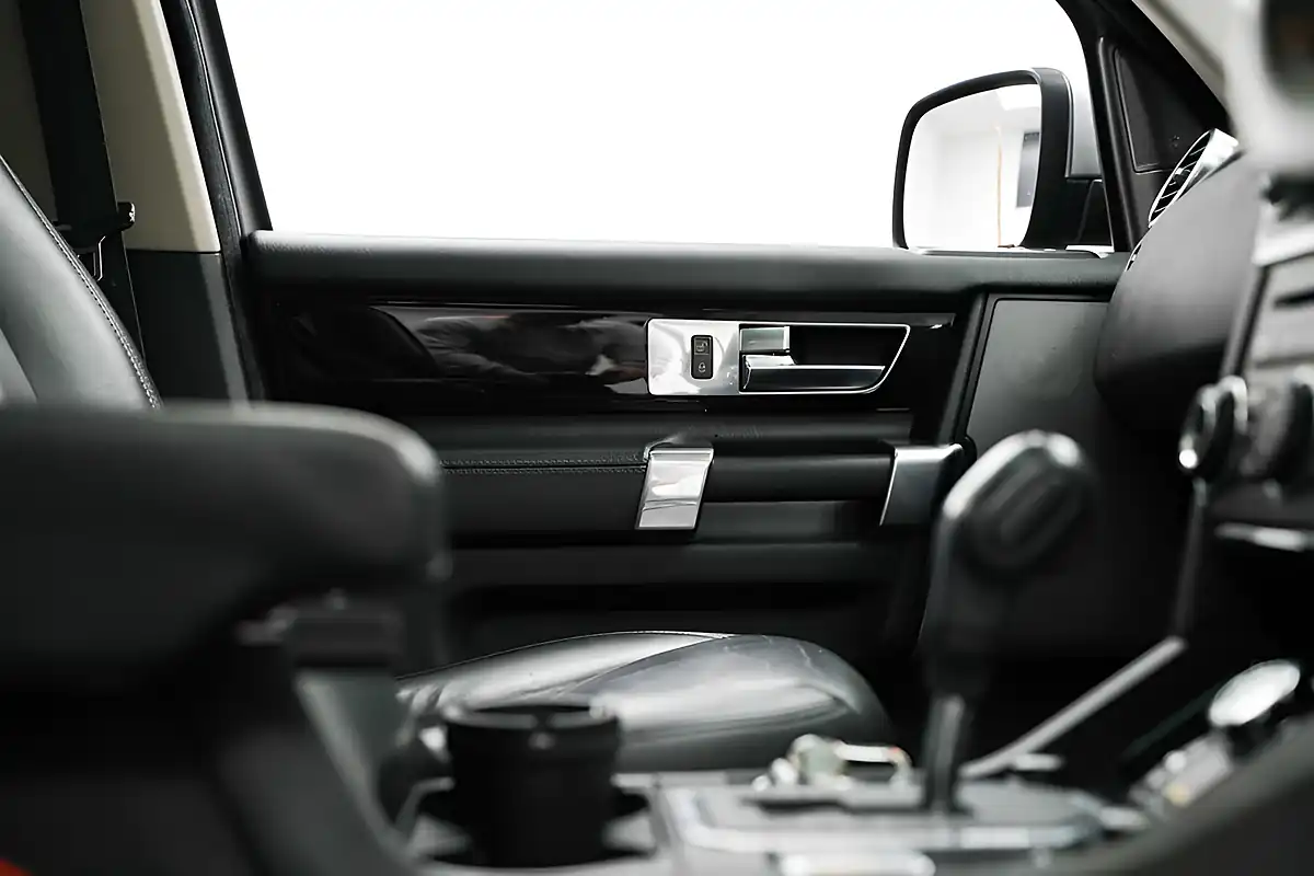 Used 2011 Land Rover Discovery 4 Hse Silver - Interior and Exterior details 15