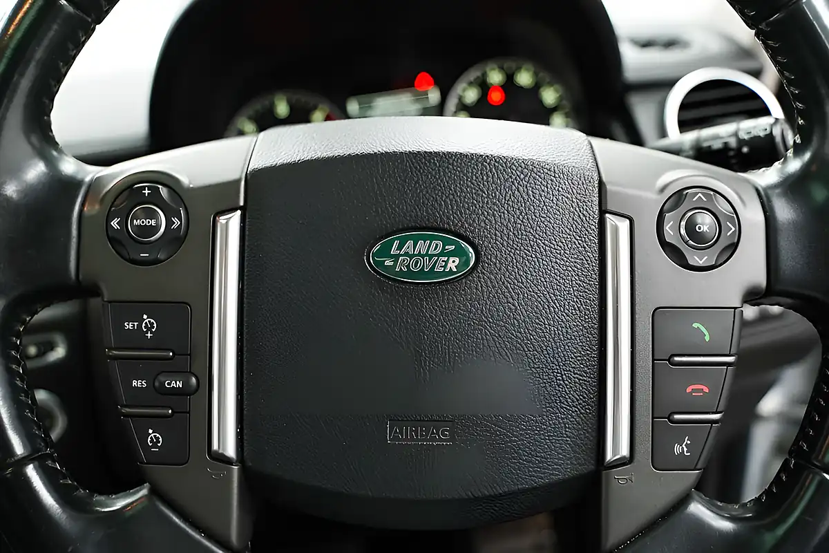 Used 2011 Land Rover Discovery 4 Hse Silver - Interior and Exterior details 18