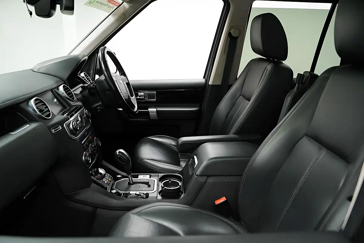 Used 2011 Land Rover Discovery 4 Hse Silver - Interior and Exterior details 19