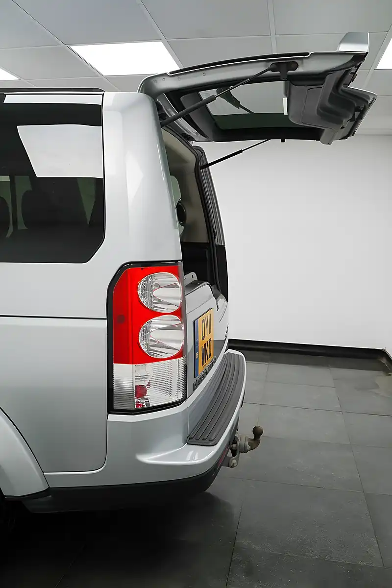 Used 2011 Land Rover Discovery 4 Hse Silver - Interior and Exterior details 8