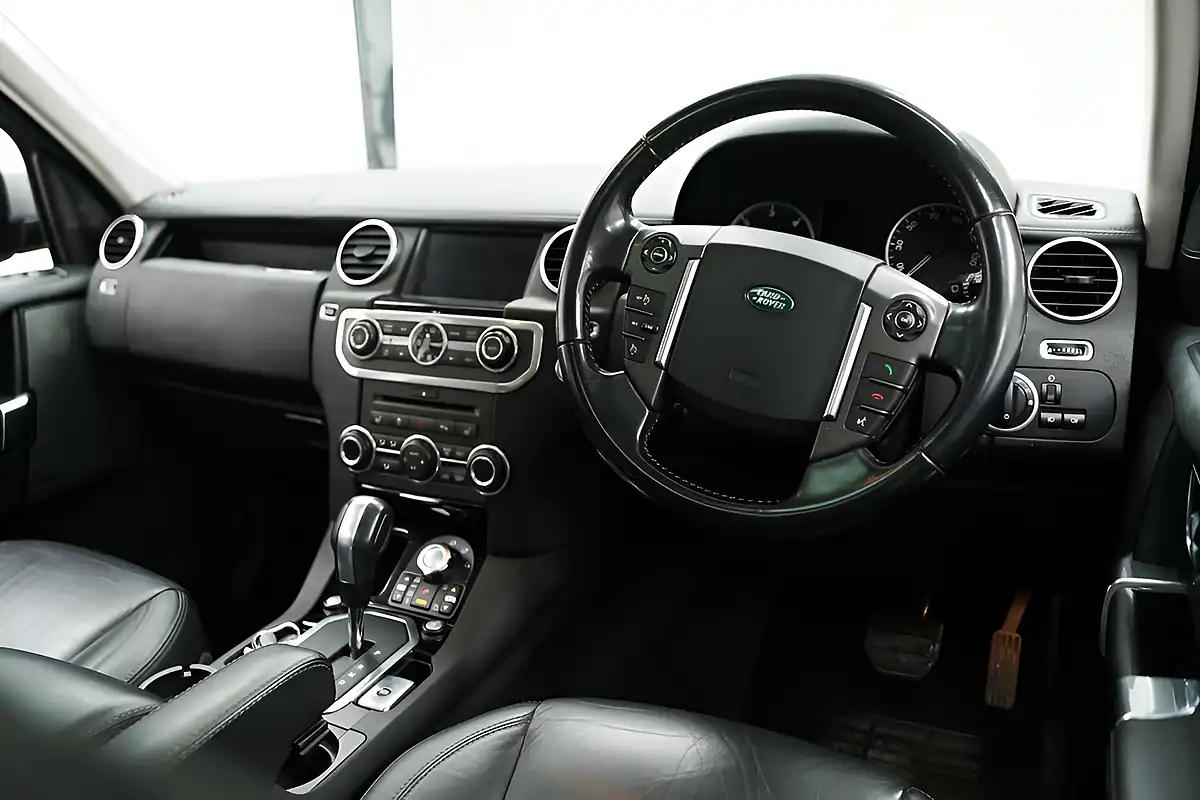 Used 2011 Land Rover Discovery 4 Hse Silver - Interior and Exterior details 9