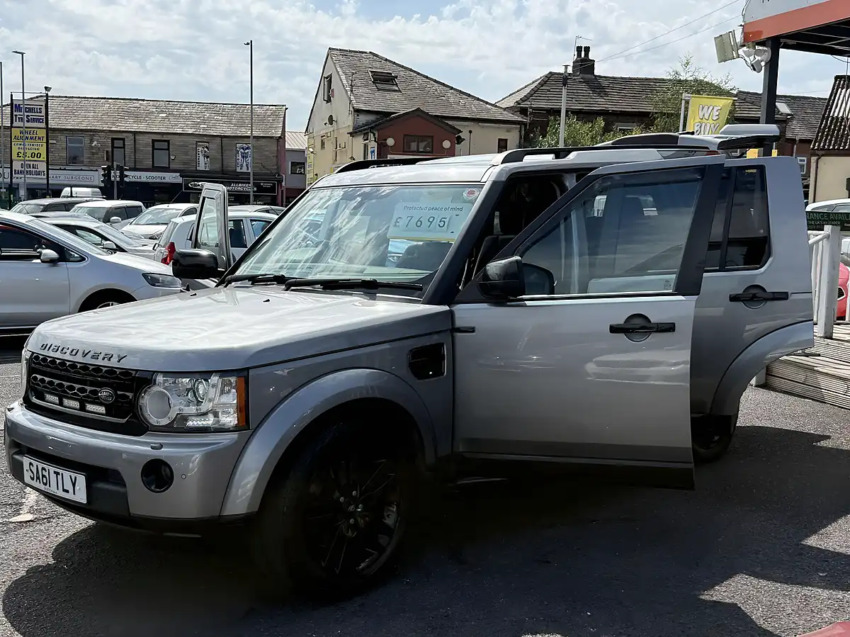 Used 2011 Land Rover Discovery 4 Landmark Le Grey - Interior and Exterior details 11