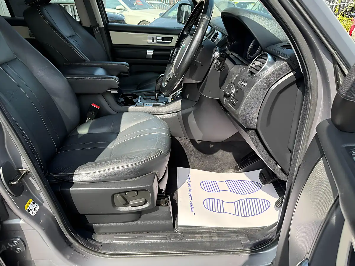 Used 2011 Land Rover Discovery 4 Landmark Le Grey - Interior and Exterior details 12