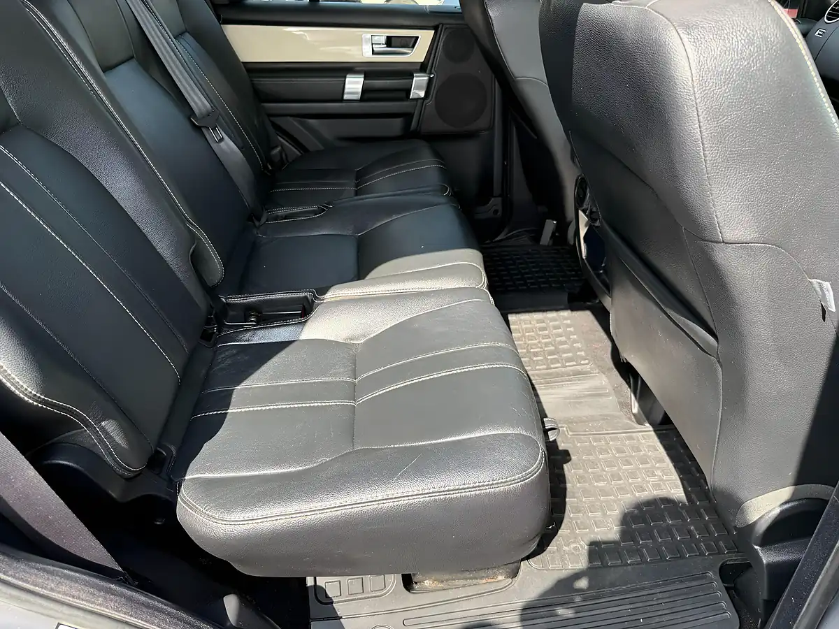 Used 2011 Land Rover Discovery 4 Landmark Le Grey - Interior and Exterior details 13
