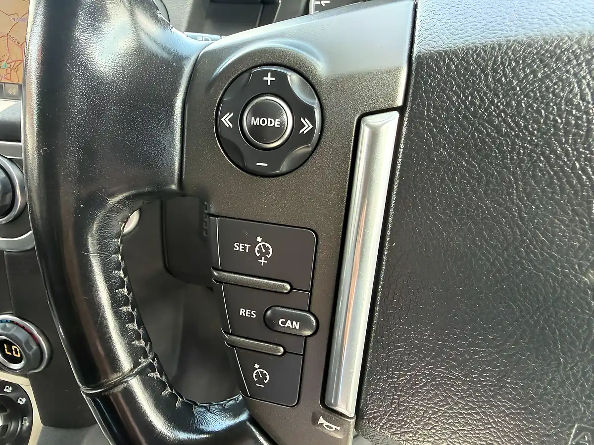 Used 2011 Land Rover Discovery 4 Landmark Le Grey - Interior and Exterior details 15