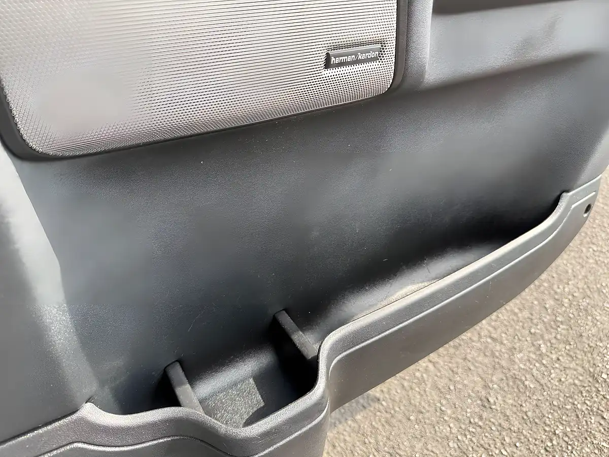 Used 2011 Land Rover Discovery 4 Landmark Le Grey - Interior and Exterior details 18