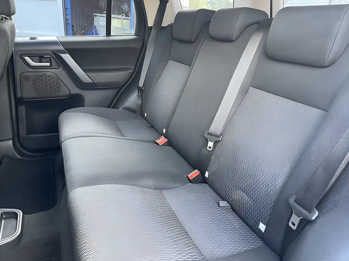 Used 2011 Land Rover Freelander 2 Gs Silver - Interior and Exterior details 14