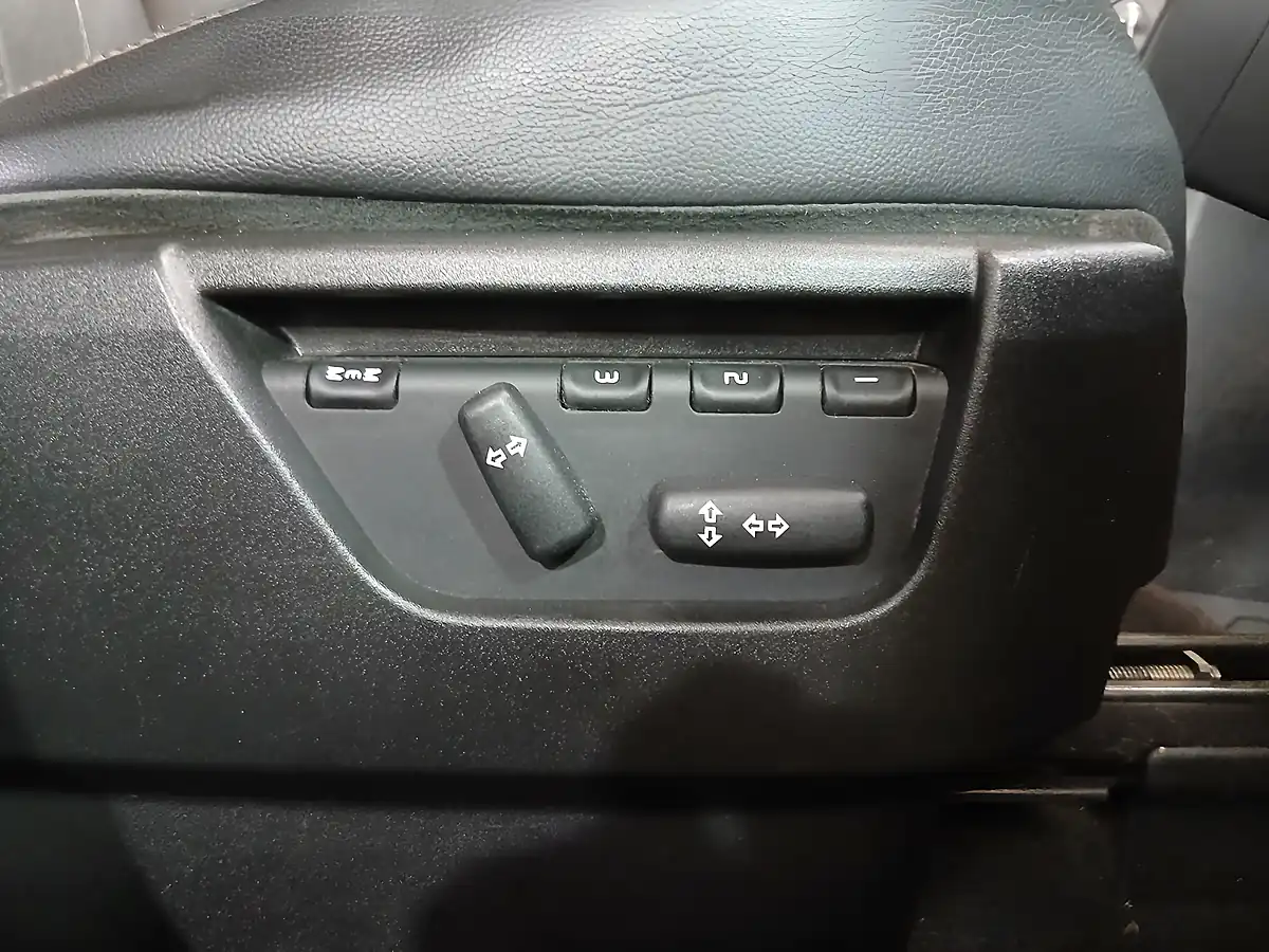 Used 2011 Land Rover Freelander 2 Hse Black - Interior and Exterior details 17