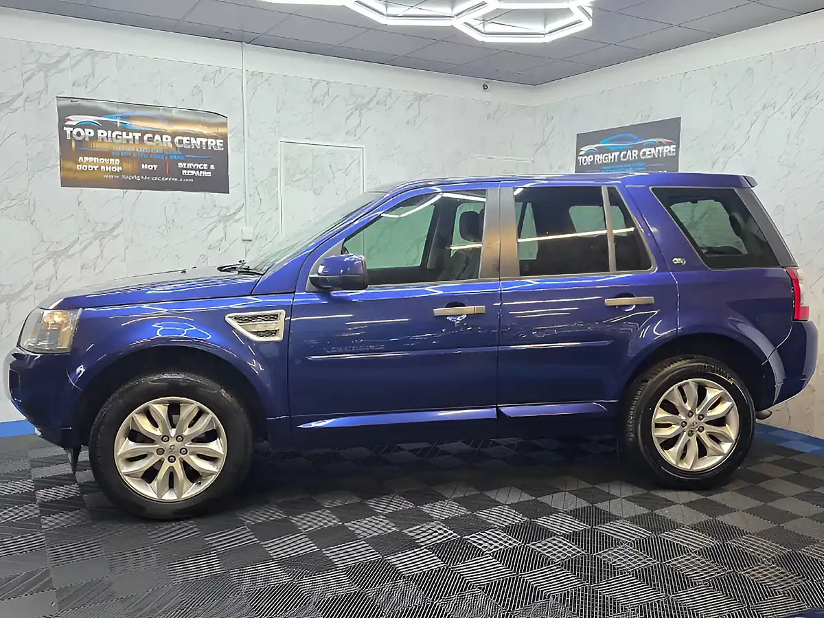 Used 2011 Land Rover Freelander 2 Hse Blue - Interior and Exterior details 10