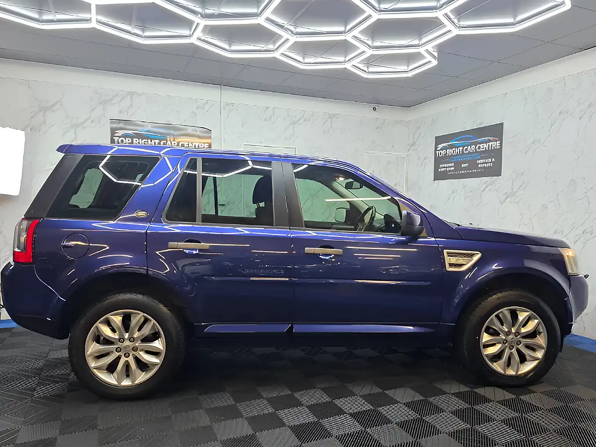 Used 2011 Land Rover Freelander 2 Hse Blue - Interior and Exterior details 8