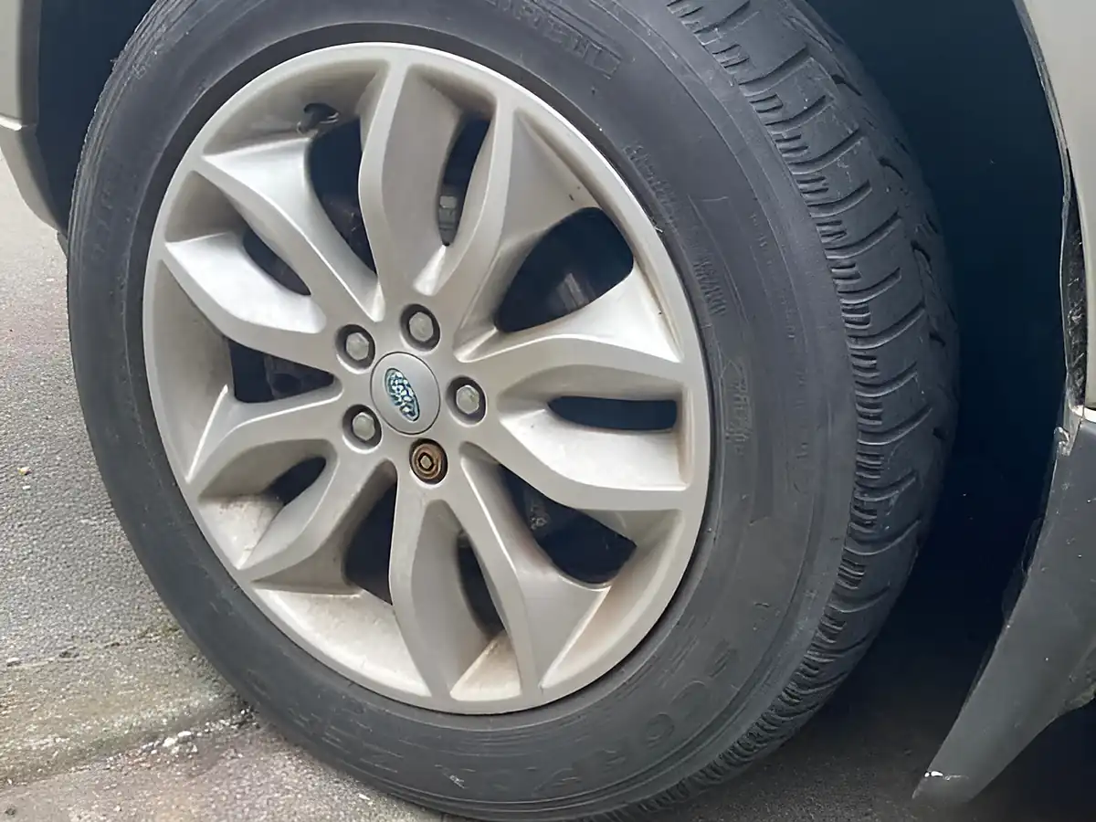 Used 2011 Land Rover Freelander 2 Hse Silver - Interior and Exterior details 12