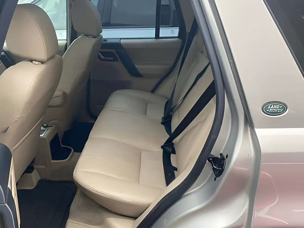 Used 2011 Land Rover Freelander 2 Hse Silver - Interior and Exterior details 18