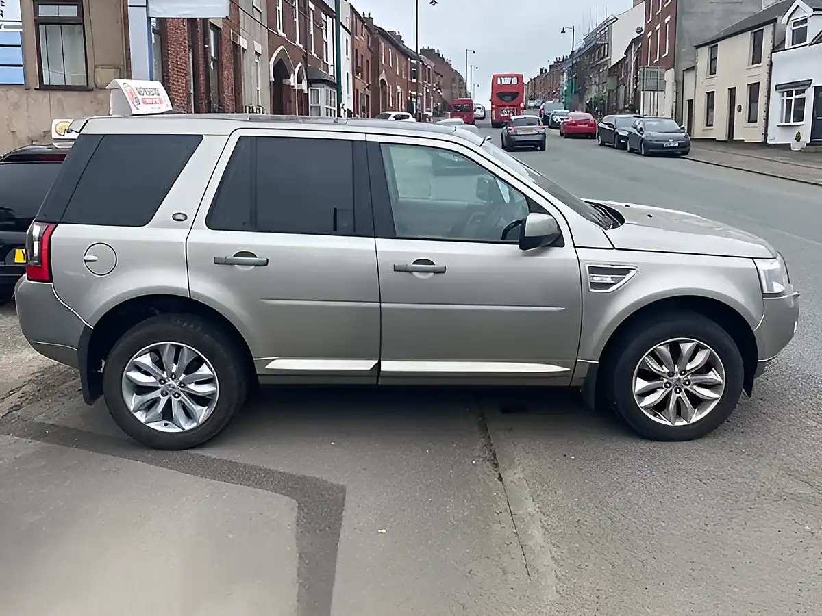 Used 2011 Land Rover Freelander 2 Hse Silver - Interior and Exterior details 5