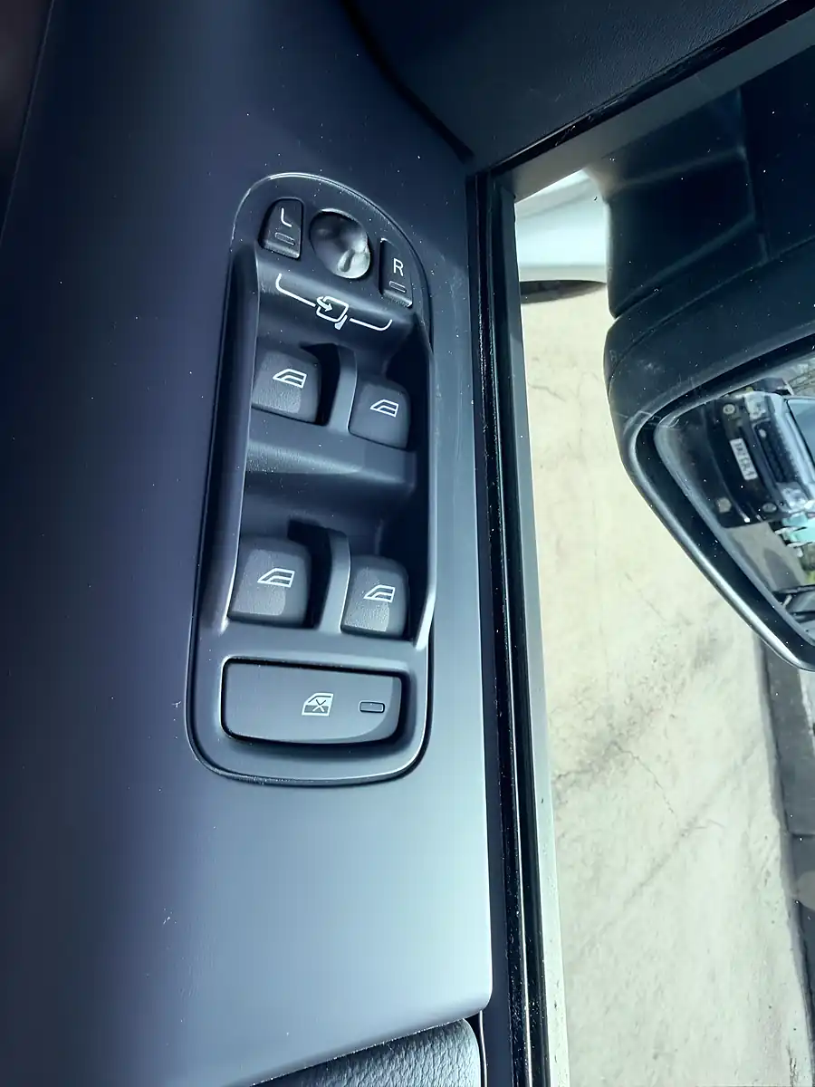Used 2011 Land Rover Freelander 2 Xs Grey - Interior and Exterior details 16