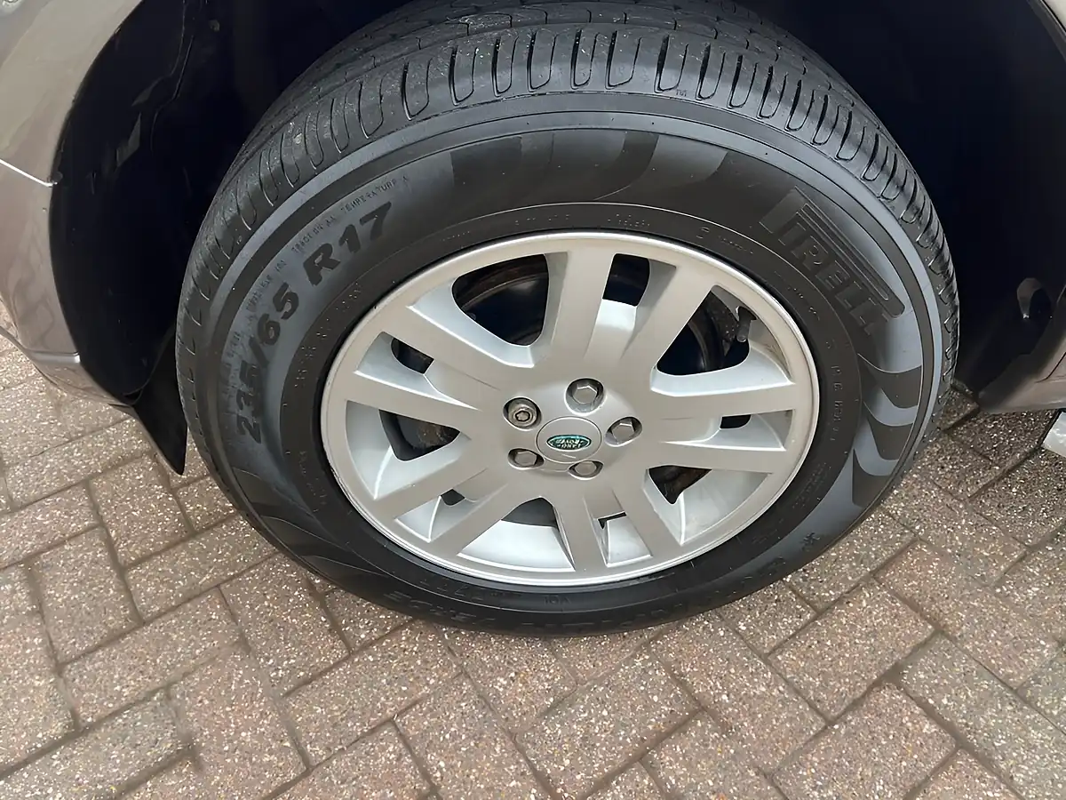Used 2011 Land Rover Freelander 2 Xs Grey - Interior and Exterior details 10