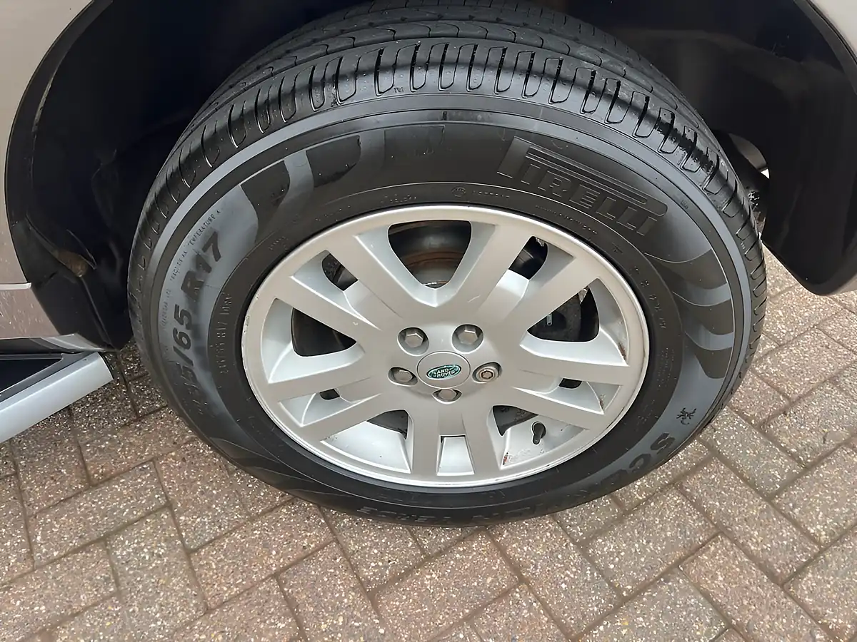 Used 2011 Land Rover Freelander 2 Xs Grey - Interior and Exterior details 11