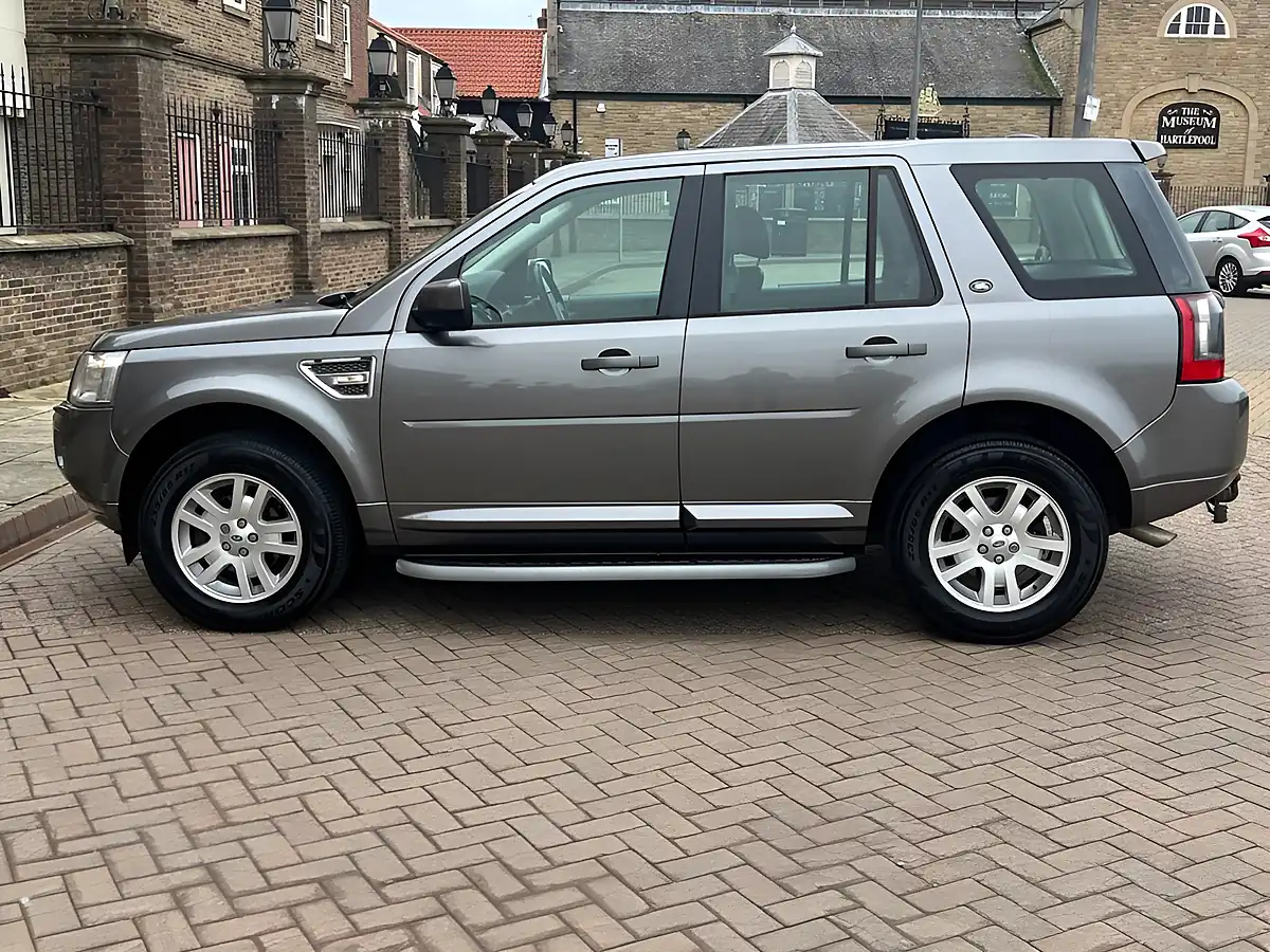 Used 2011 Land Rover Freelander 2 Xs Grey - Interior and Exterior details 6