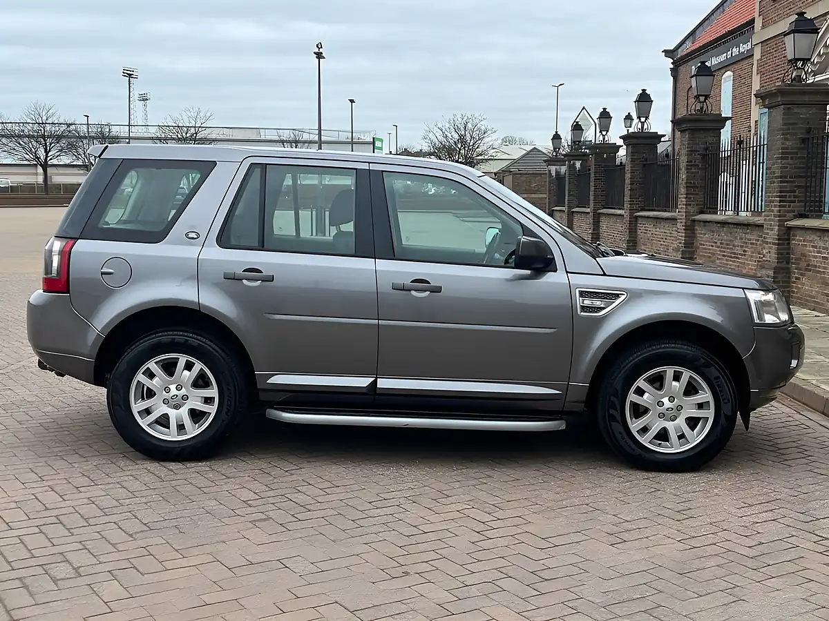 Used 2011 Land Rover Freelander 2 Xs Grey - Interior and Exterior details 7