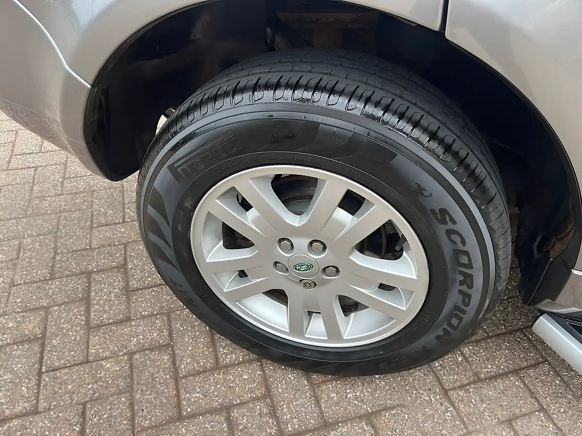 Used 2011 Land Rover Freelander 2 Xs Grey - Interior and Exterior details 8