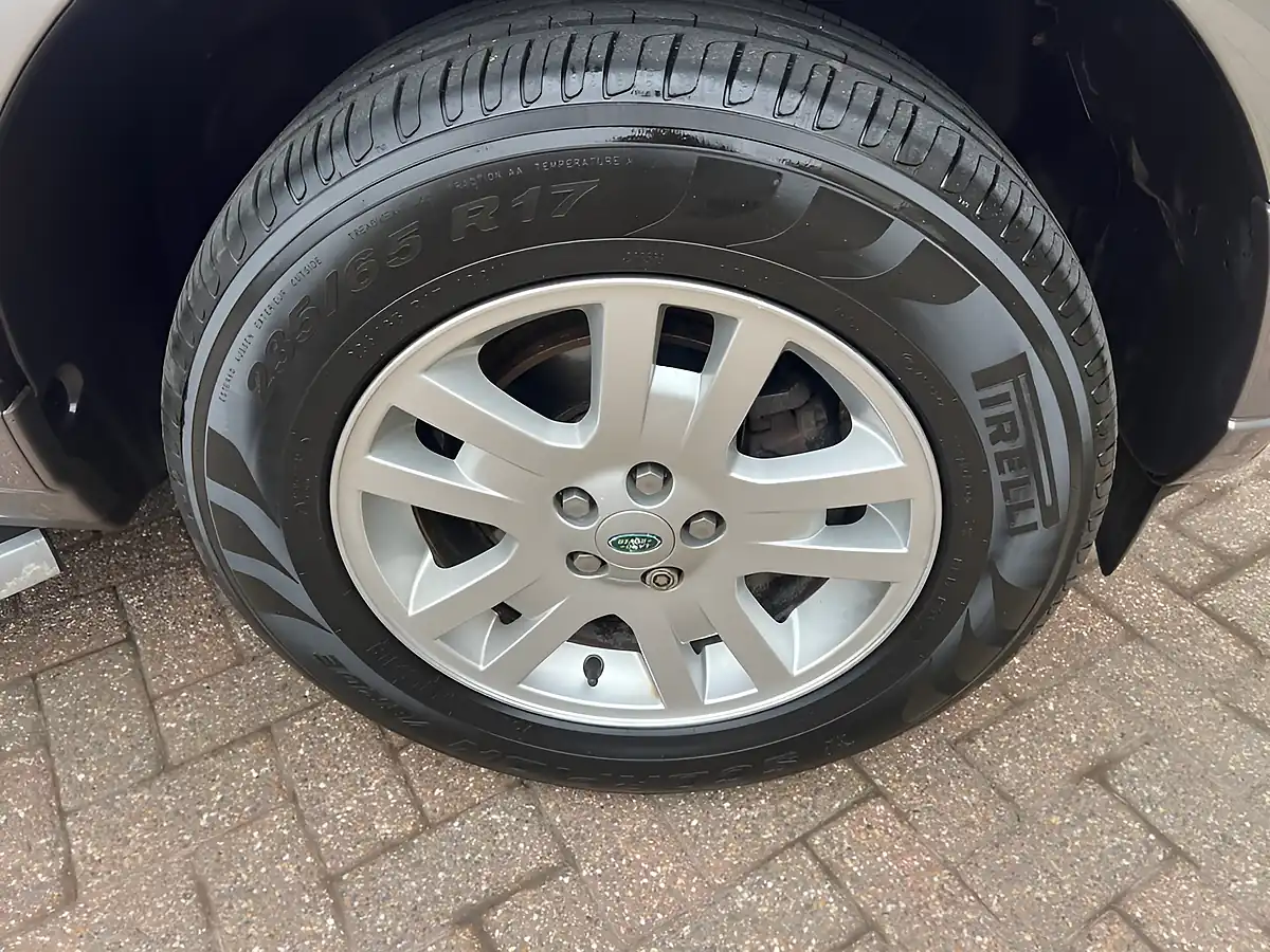 Used 2011 Land Rover Freelander 2 Xs Grey - Interior and Exterior details 9