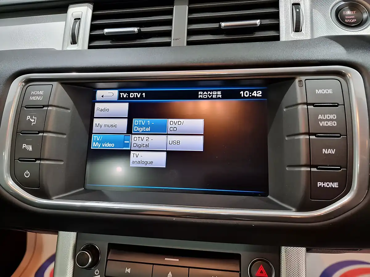 Used 2011 Land Rover Range Rover Evoque Dynamic Lux White - Interior and Exterior details 12