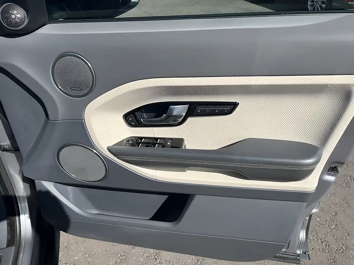 Used 2011 Land Rover Range Rover Evoque Dynamic Orkney Grey - Interior and Exterior details 19