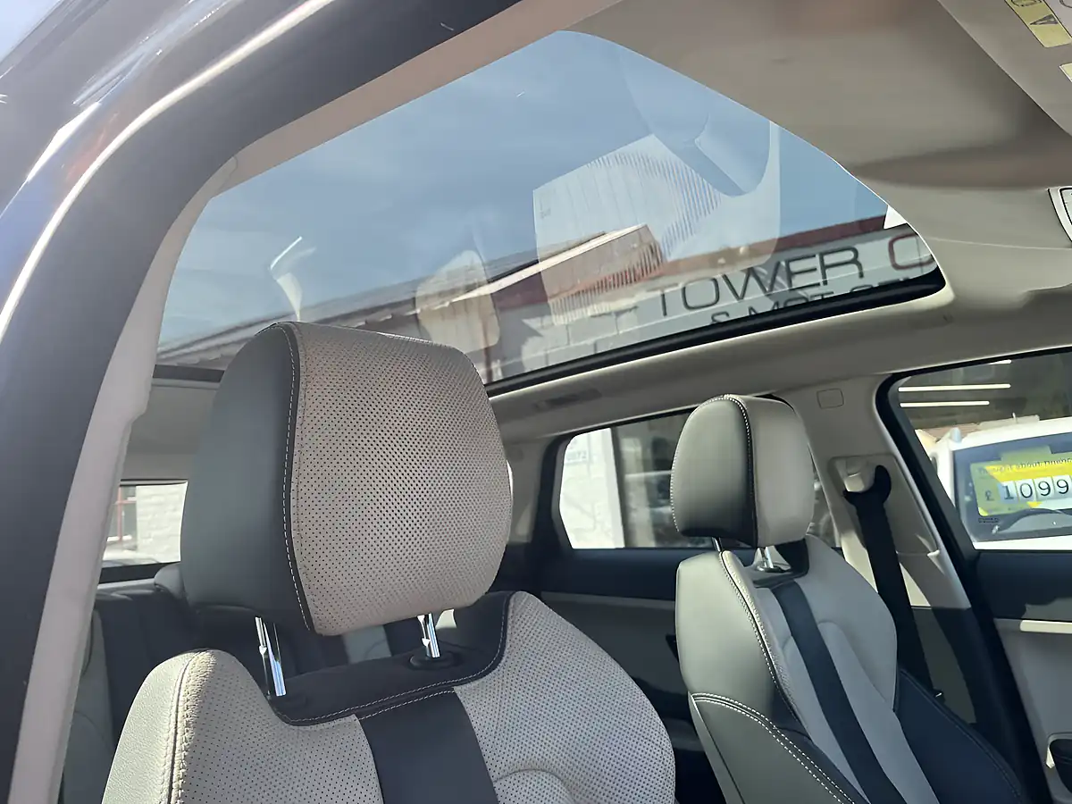 Used 2011 Land Rover Range Rover Evoque Dynamic Orkney Grey - Interior and Exterior details 20