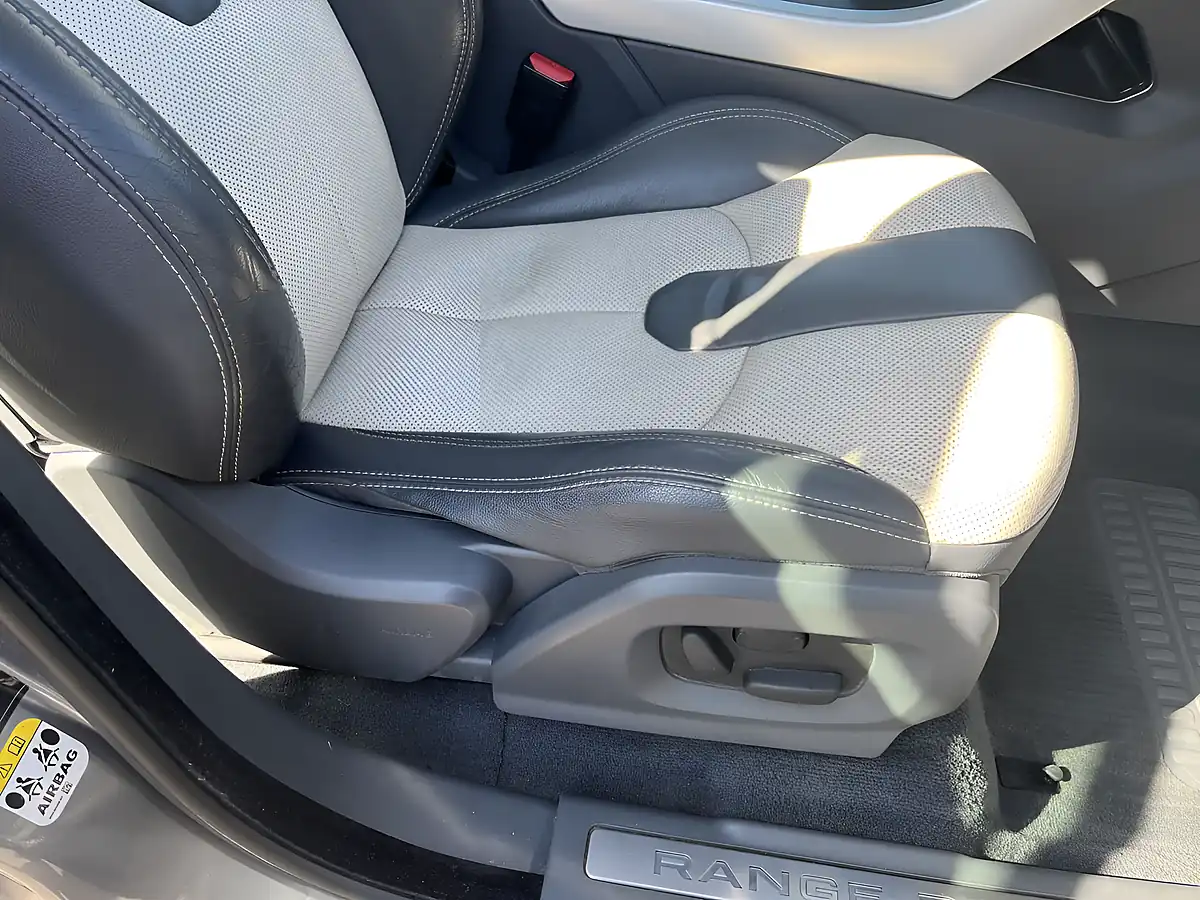 Used 2011 Land Rover Range Rover Evoque Dynamic Orkney Grey - Interior and Exterior details 7