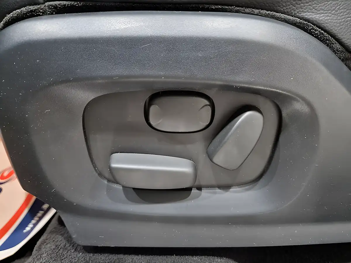 Used 2011 Land Rover Range Rover Evoque Dynamic White - Interior and Exterior details 19