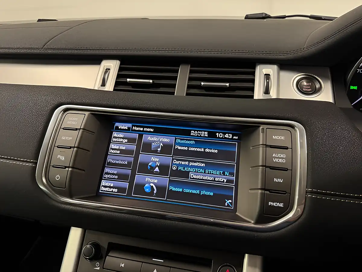 Used 2011 Land Rover Range Rover Evoque Dynamic White - Interior and Exterior details 16