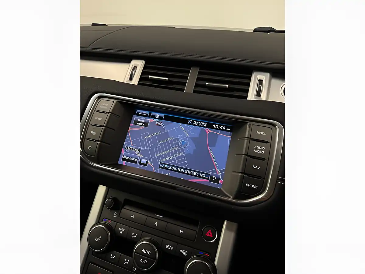 Used 2011 Land Rover Range Rover Evoque Dynamic White - Interior and Exterior details 17