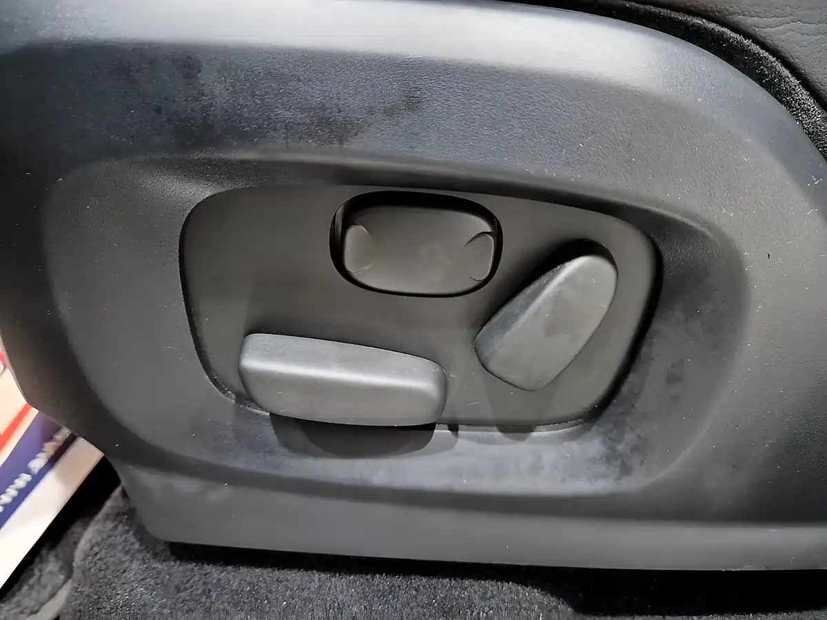 Used 2011 Land Rover Range Rover Evoque Prestige Silver - Interior and Exterior details 20