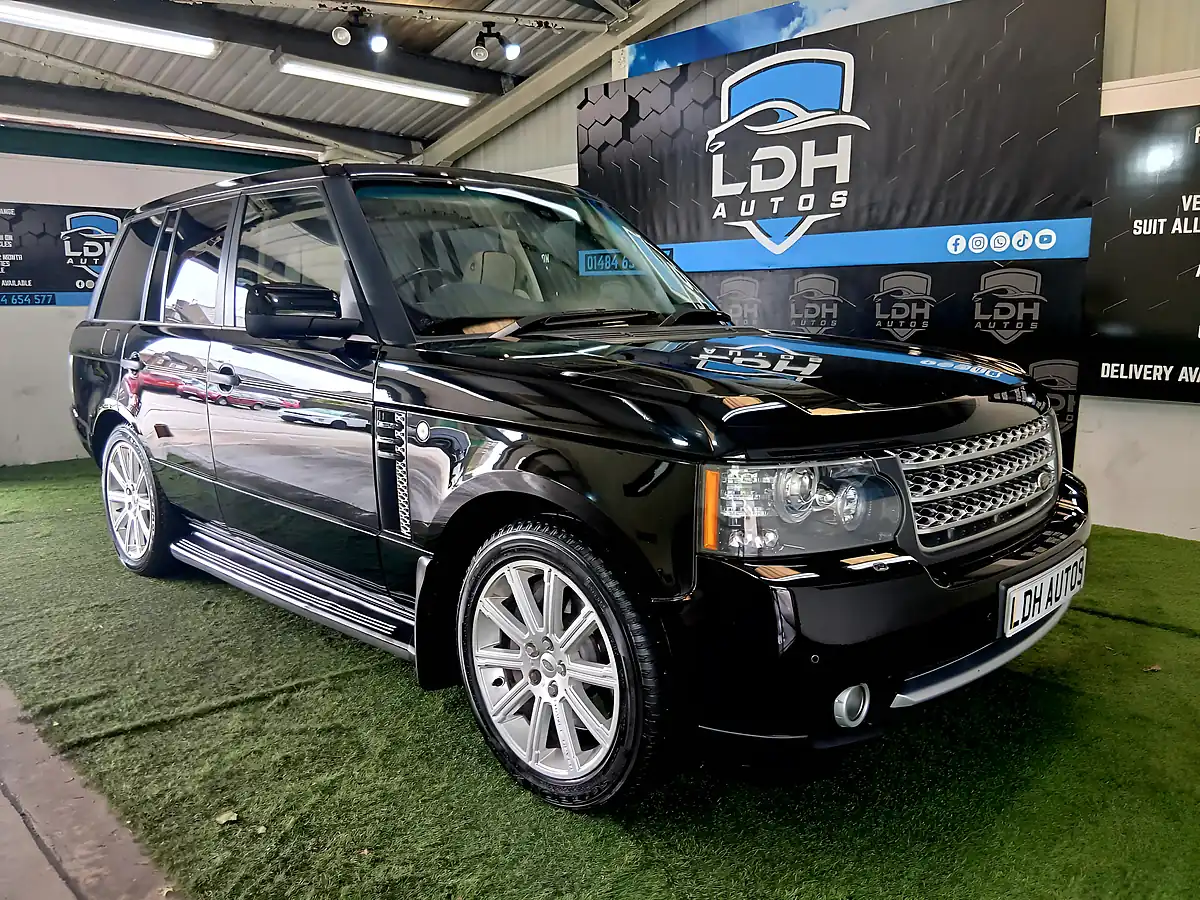 Used 2011 Land Rover Range Rover Vogue Black - Front View