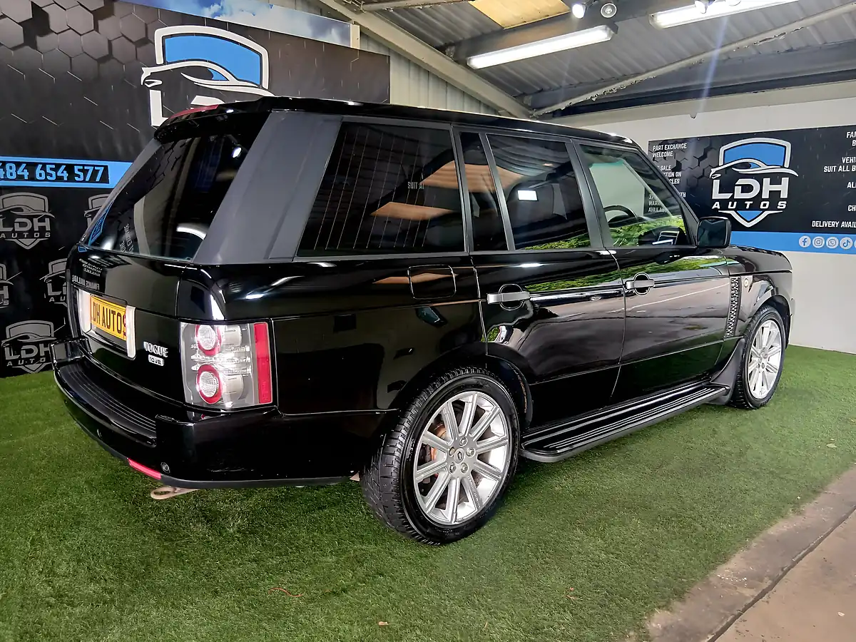 Used 2011 Land Rover Range Rover Vogue Black - Interior and Exterior details 3