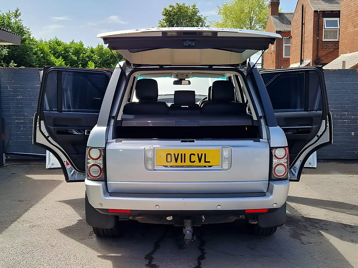 Used 2011 Land Rover Range Rover Vogue Silver - Interior and Exterior details 12