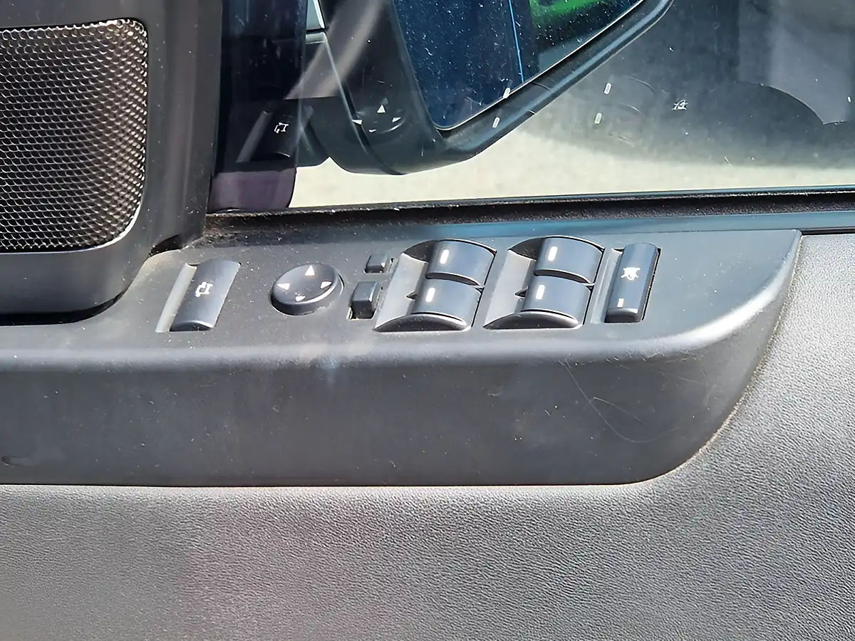 Used 2011 Land Rover Range Rover Vogue Silver - Interior and Exterior details 15