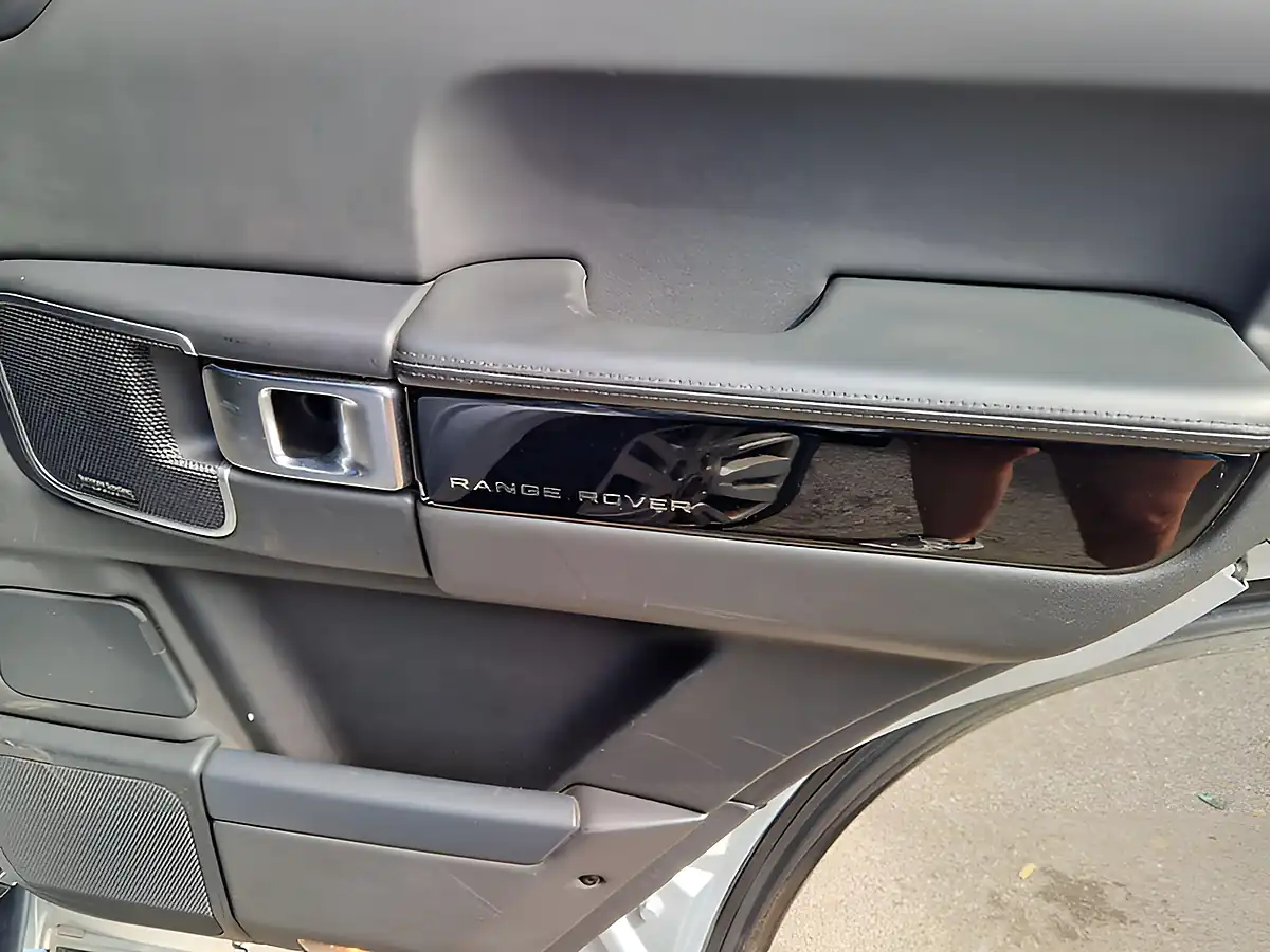 Used 2011 Land Rover Range Rover Vogue Silver - Interior and Exterior details 16