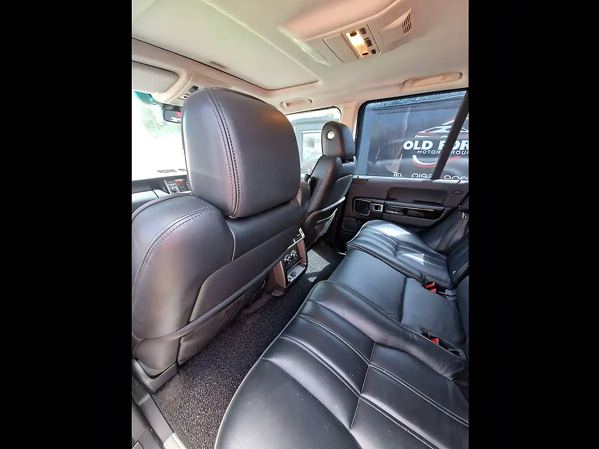 Used 2011 Land Rover Range Rover Vogue Silver - Interior and Exterior details 17