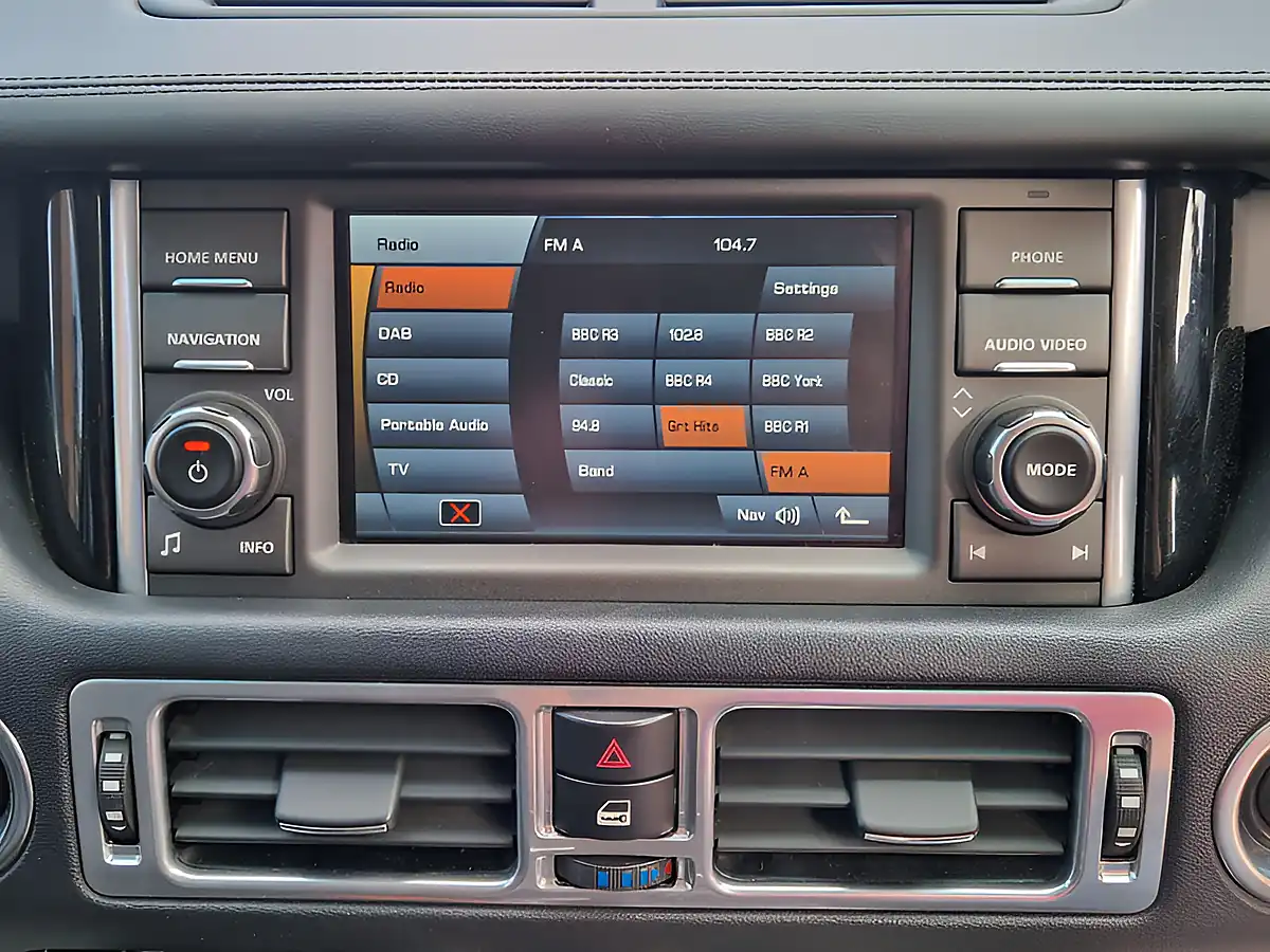 Used 2011 Land Rover Range Rover Vogue Silver - Interior and Exterior details 20