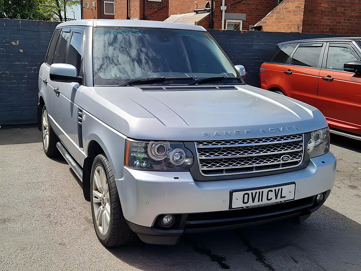 Used 2011 Land Rover Range Rover Vogue Silver - Interior and Exterior details 3
