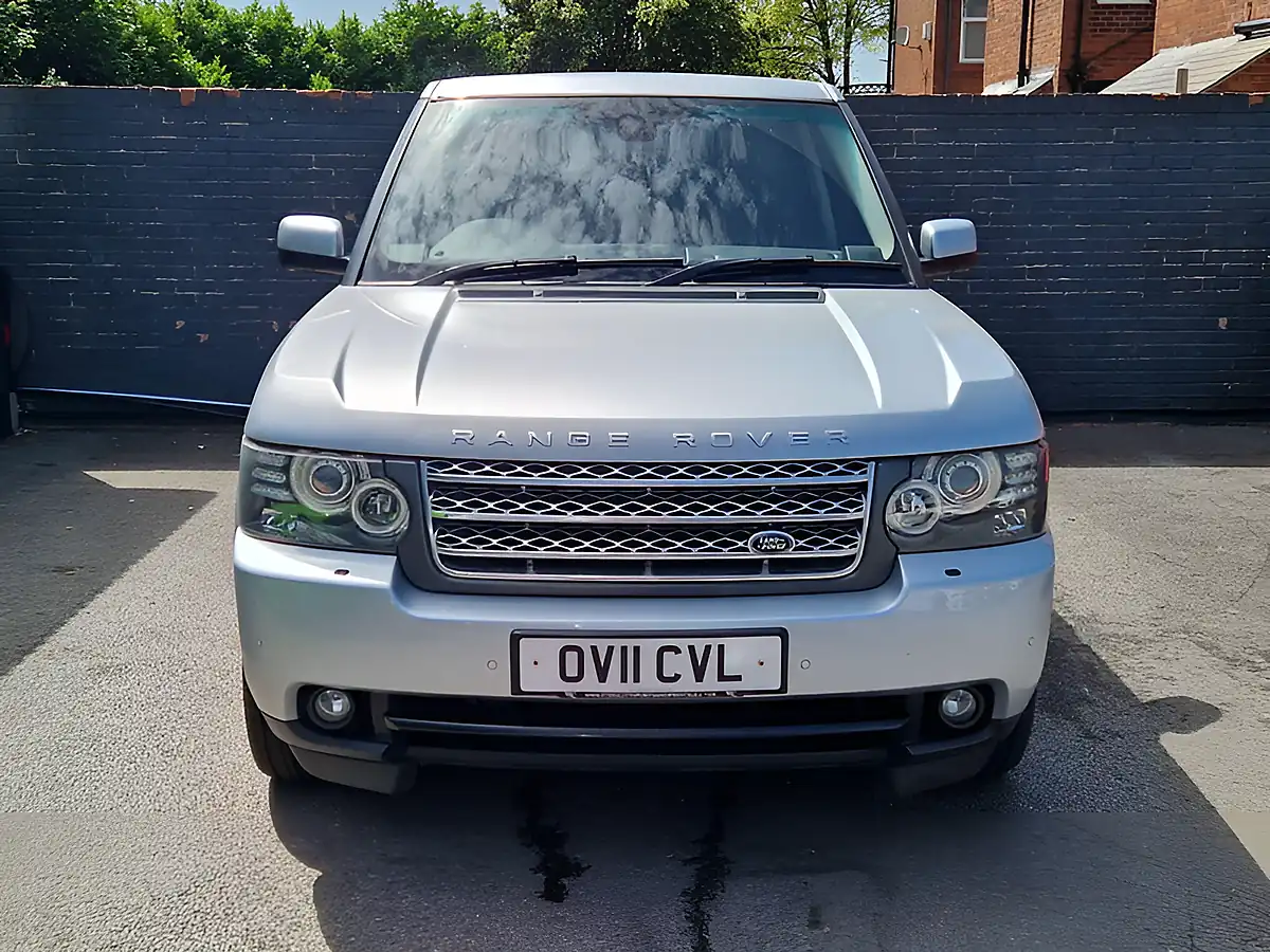 Used 2011 Land Rover Range Rover Vogue Silver - Interior and Exterior details 4