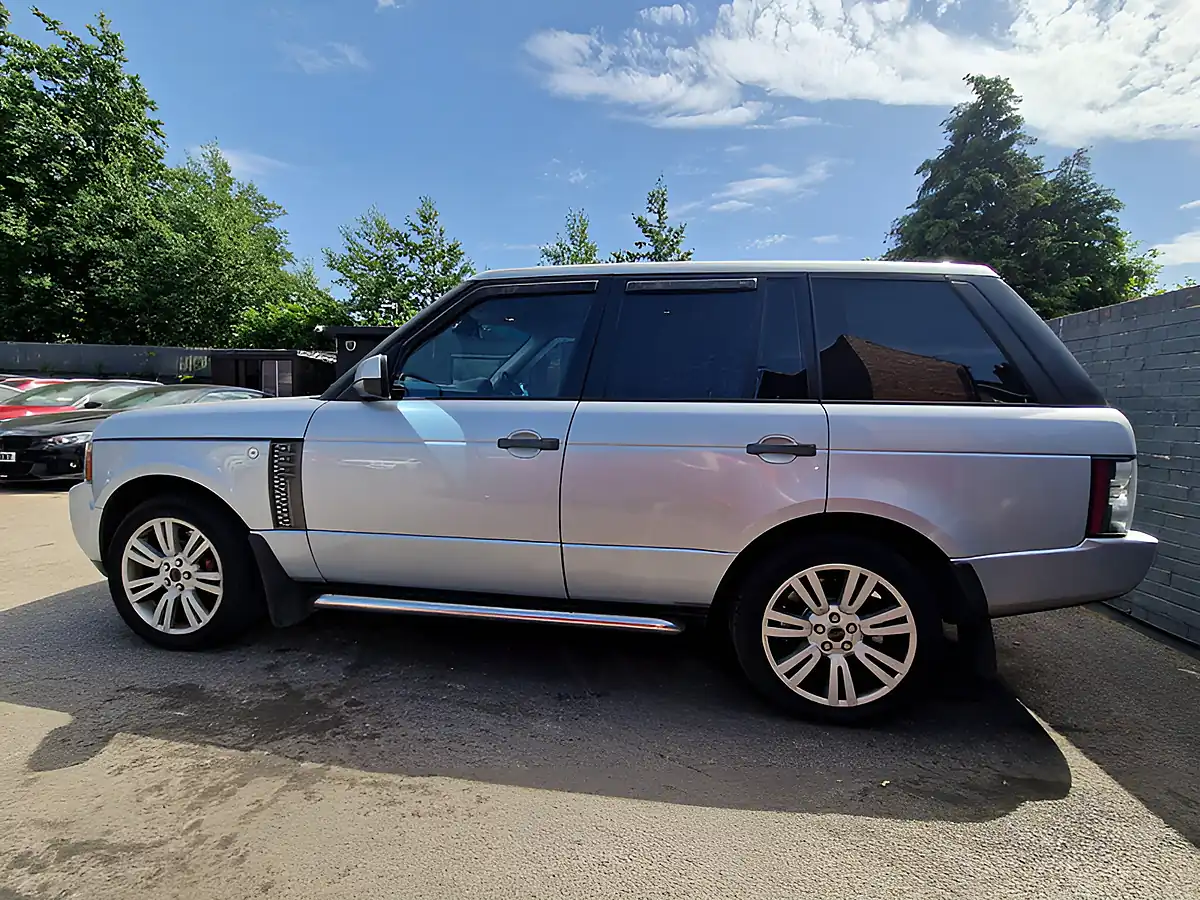 Used 2011 Land Rover Range Rover Vogue Silver - Interior and Exterior details 6