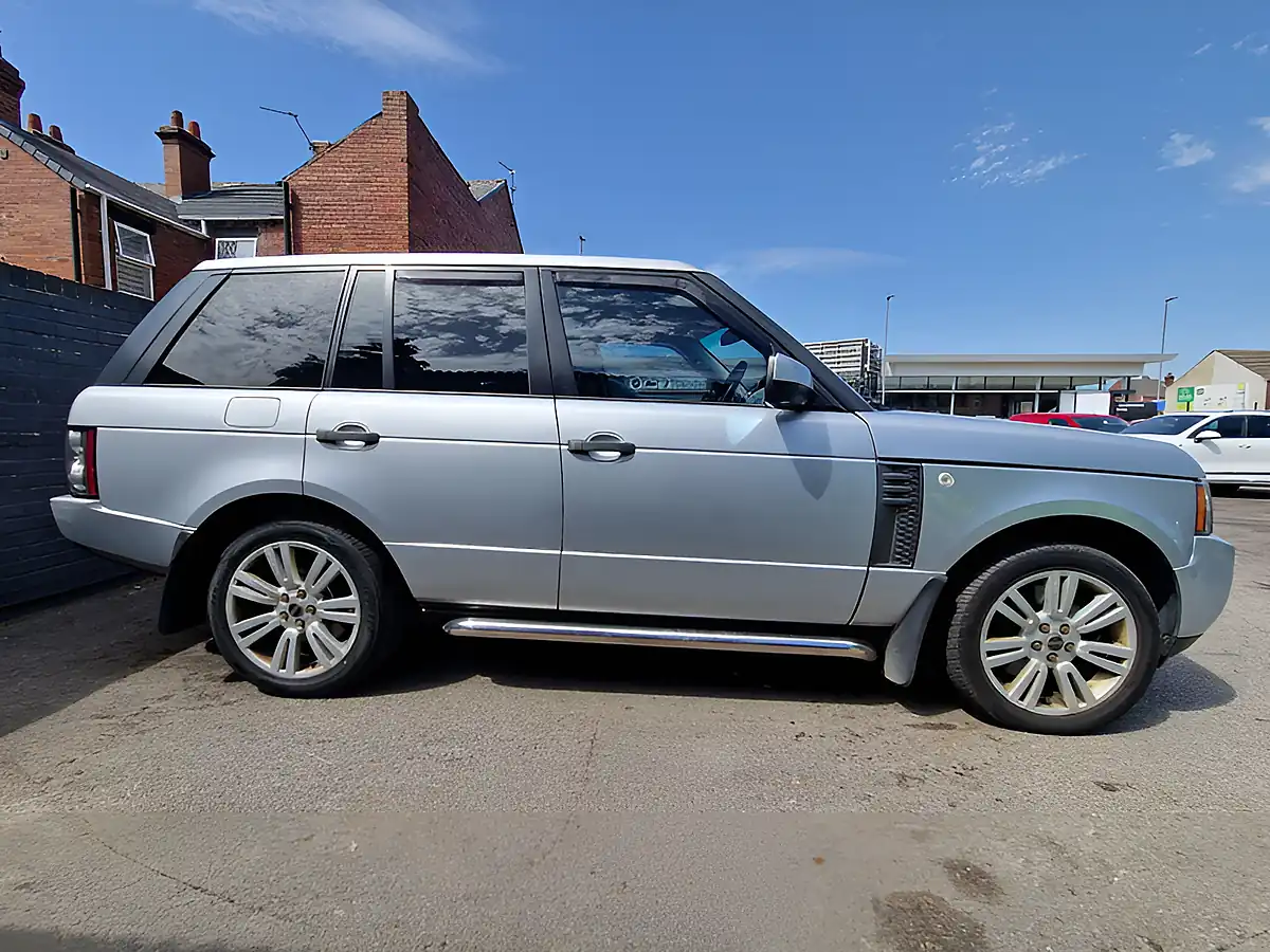 Used 2011 Land Rover Range Rover Vogue Silver - Interior and Exterior details 7