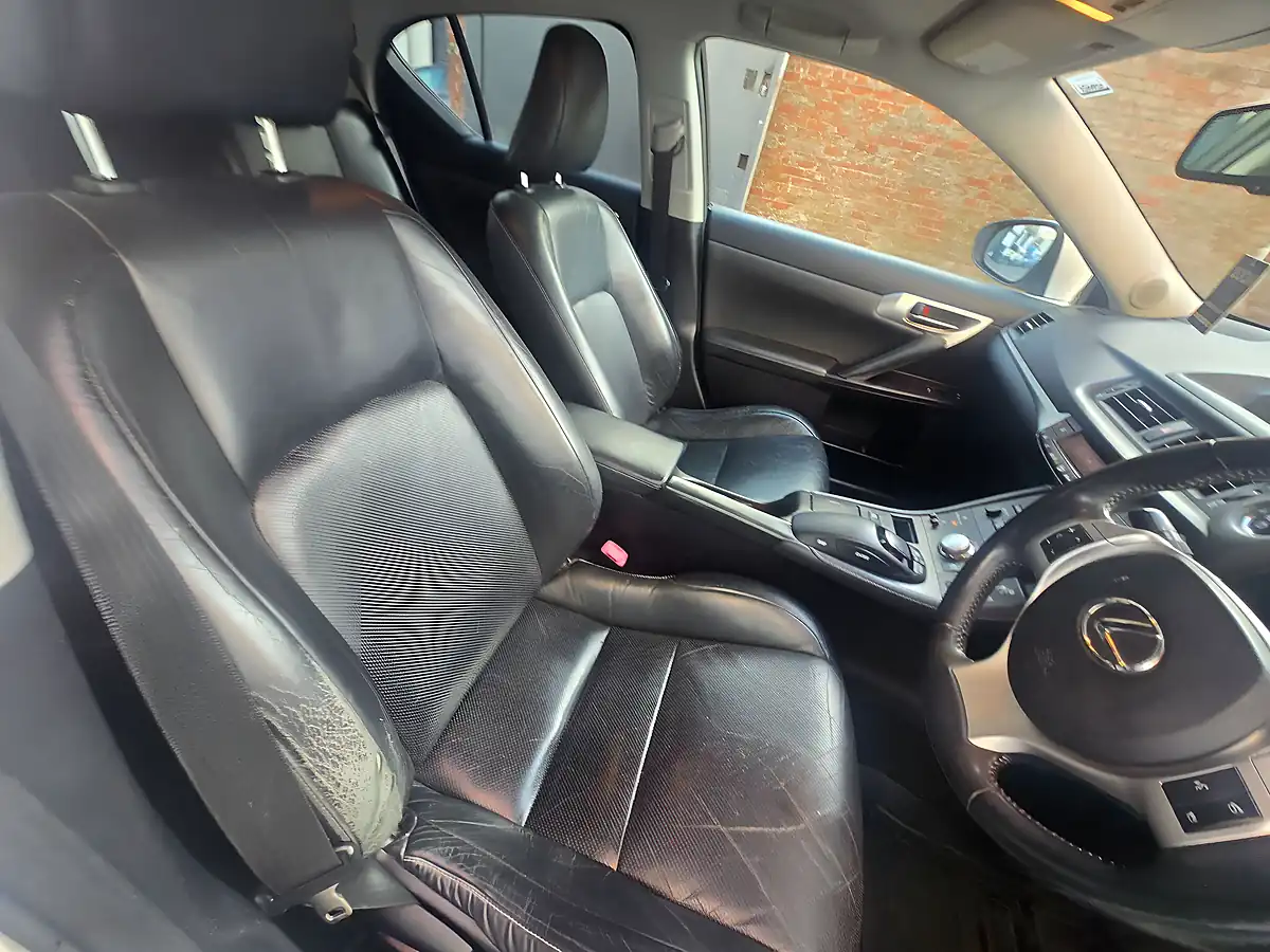 Used 2011 Lexus Ct Se-L White - Interior and Exterior details 14