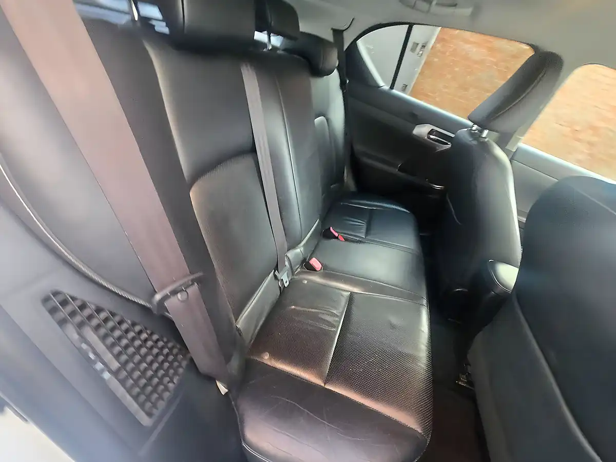 Used 2011 Lexus Ct Se-L White - Interior and Exterior details 16