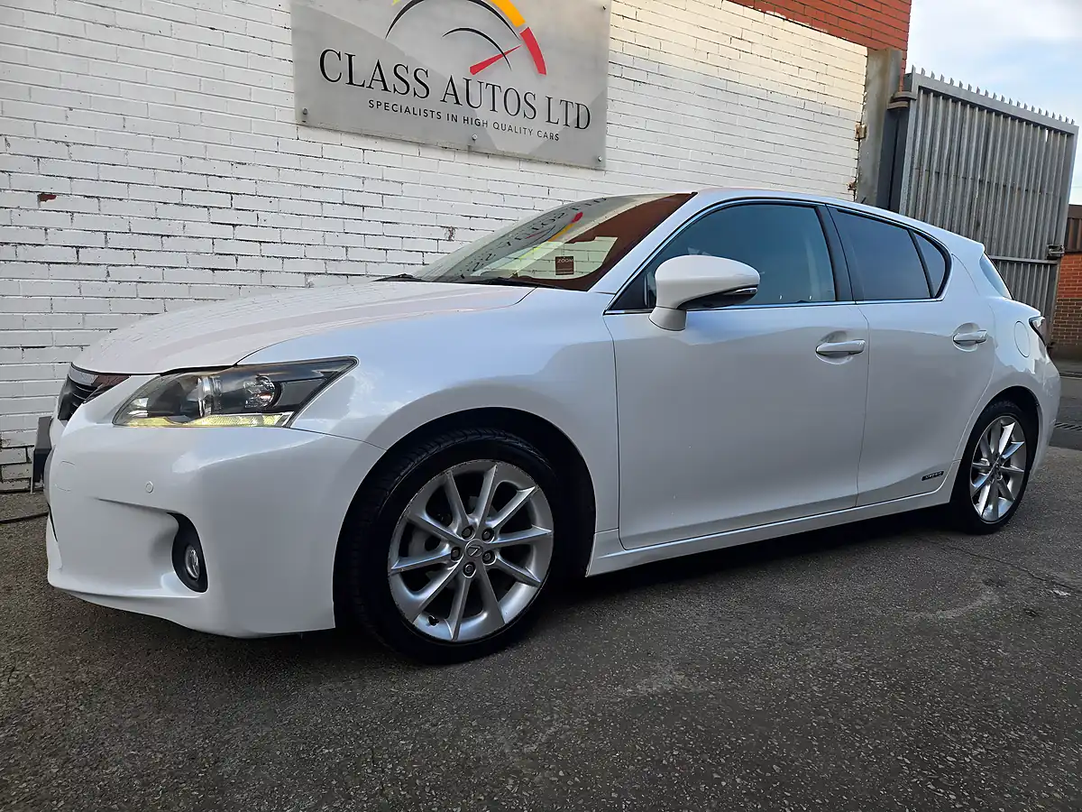 Used 2011 Lexus Ct Se-L White - Interior and Exterior details 3