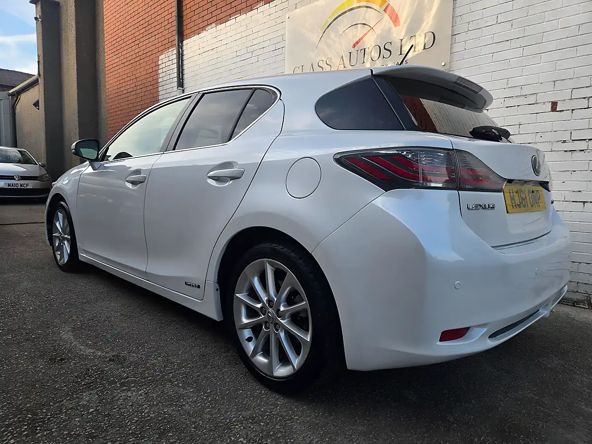 Used 2011 Lexus Ct Se-L White - Interior and Exterior details 4