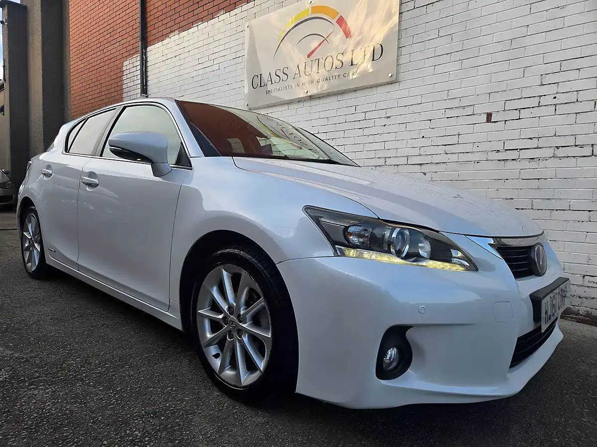 Used 2011 Lexus Ct Se-L White - Interior and Exterior details 5